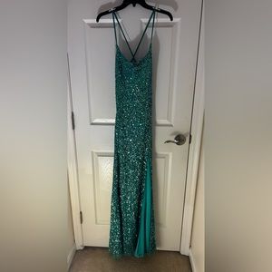 Jules and Cleo prom dress. Worn once! Absolutely beautiful 💚💚